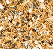 Japans millet, boekweit, peeled oats, saffloerpitten, rozenbottelzaad (4%), komkommerzaad (4%), gestreepte zonnebloempitten, geel panicum, rode dari, nigerzaad, hennepzaad, paddy rijst,