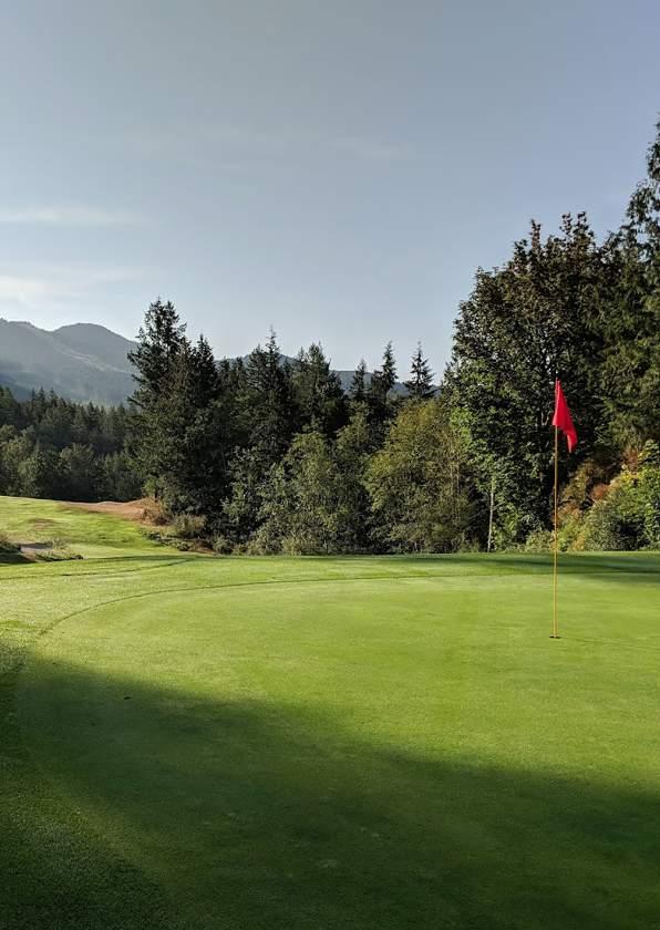 THE TURFGRASS HACKER JASON HAINES, PENDER HARBOUR GC, CANADA Jason is een gepassioneerde hoofdgreenkeeper met liefde voor het buitenleven en geniet ervan nieuwe dingen uit te proberen en zijn