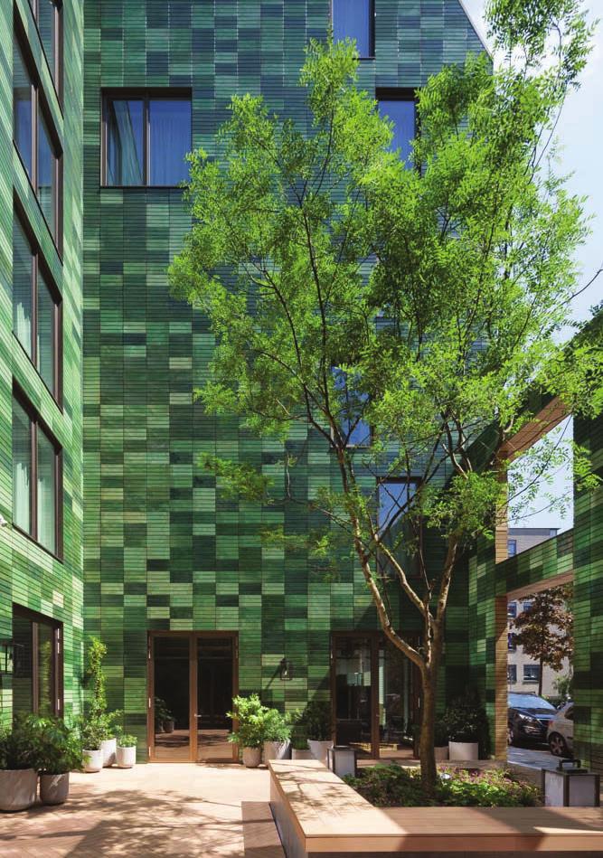 De verscheidenheid aan groene kleuren, vormen samen de abstracte weergaven van de bomen uit de omgeving.