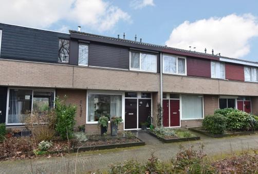 Type woning In een zeer kindvriendelijke en prettige woonomgeving ligt deze leuke tussenwoning met 3 slaapkamers (voorheen 4).