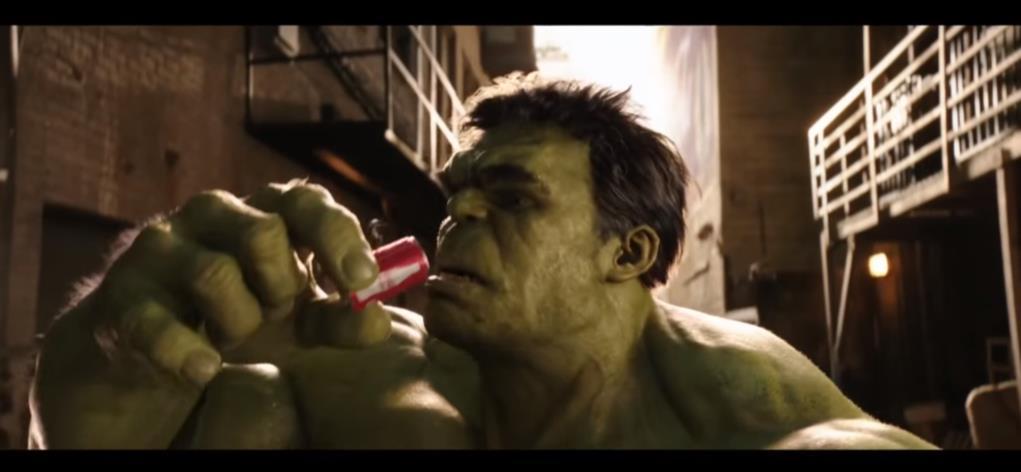 Afbeelding 1: screenshot AFP Coca Cola Coke Mini: Hulk vs Ant-Man Low involvement brand AFP De AFP van het low involvement brand 7Up, 7Up Mirror, gaat over het bekende mannetje van 7Up dat zich in