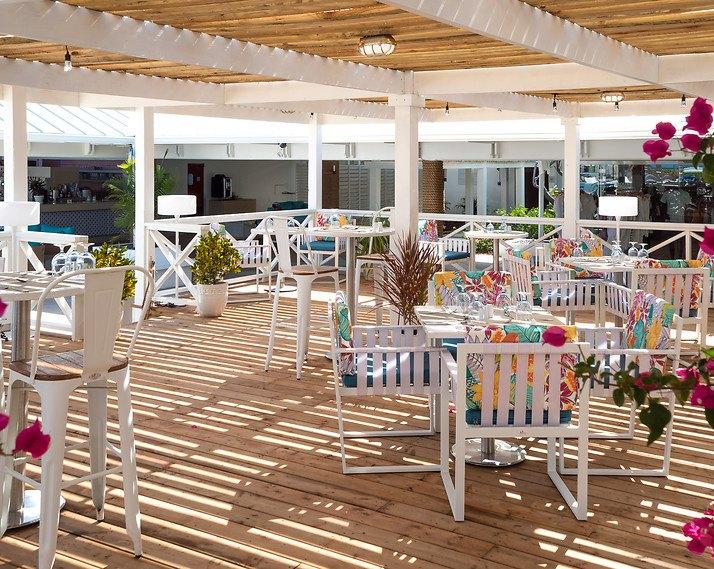 In dit restaurant in het centrum van Resort Turquoise op de Turks en Caicos eilanden kunt u ook terecht voor een laat ontbijt als het de