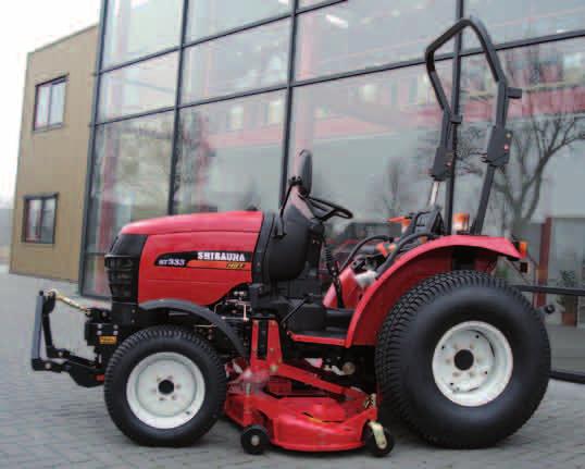 SHIBAURA COMPACTTRACTOR ST333M/ ST333HST VIERWIELAANDRIJVING 3 cilinder, geluidsarme, watergekoelde, Shibaura dieselmotor 28,3 kw / 37,9 pk (SAE) 24,6 kw / 33,0 pk (DIN) 1496 cc KOPPEL 94,7 Nm/ 1800