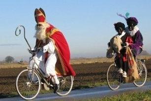 9) Sinterklaas woont in Spanje