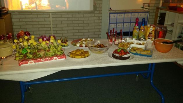 Kerstmis op De Achtsprong 2016 We kijken terug op een zeer geslaagd kerstdiner op school.