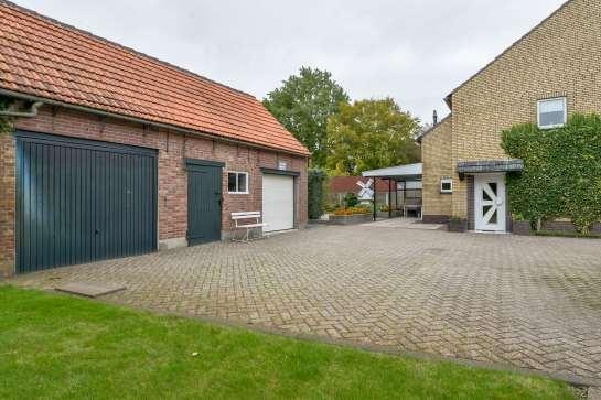 Garage/schuur vloer: wanden: plafond: diversen: - beton - metselwerk/stucwerk - balken