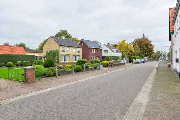 OMSCHRIJVING PAND Kade 4 te Rucphen betreft een vrijstaande woning met vrijstaande garage/schuur en bijgebouw.