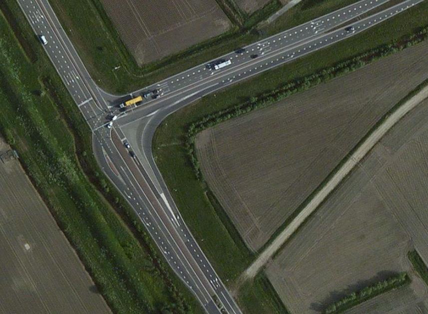 Beoordeling varianten Variant 1: De huidige situatie met verkeerslichten [Beeld: Bing.