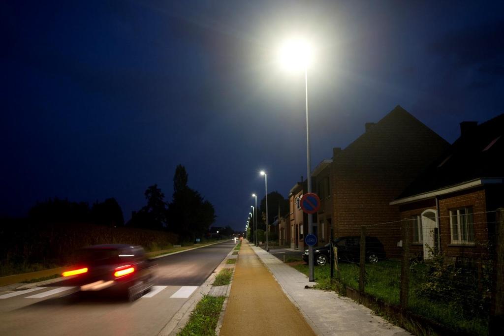 Werken aan de nutsleidingen Plaatsen van nieuwe openbare verlichting Kokkelbeekstraat Knaptandstraat