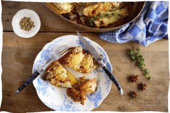 Hoofdgerecht Sojakip met ovenschotel van witlof, koolraap, venkelzaad, steranijs en kardemom In de Krat Kippendijen (g) Koolraap (plak(ken)) Witlof (stronk(en)) Venkelzaad (tl) Tijm (geriste) (tl)