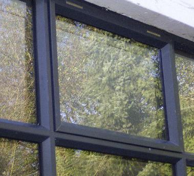 De strakke constructie en het grote glasoppervlak van Methermo Classsic evenaren de transparantie van een origineel stalen raam en zorgen voor veel lichtinval.