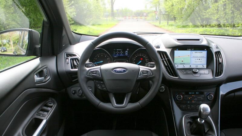 Niet alles is nieuw Eenmaal ingestapt, valt direct het grote nieuwe scherm op. De Kuga beschikt over het nieuwe SYNC 3 communicatie- en entertainmentsysteem van Ford.