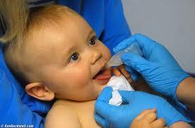 Rotavirus Vaccinatie Beschikbaar sinds 2006 voor zuigelingen 2-8 maanden oud Toedienen in 2 of 3 doses Biedt