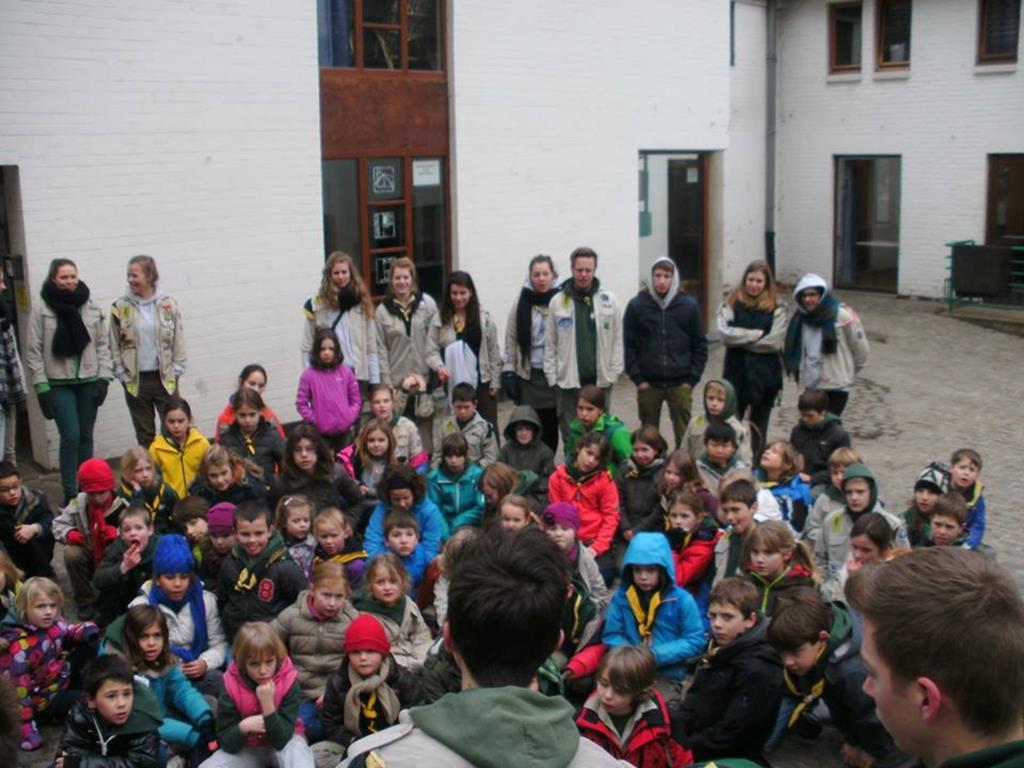 [Voorwoord] Beste iedereen, Het groepsweekend is weer achter de rug. Ondanks het soms iets slechtere weer en de bussen die in de modder zaten, was het toch weer een TOPEDITIE!