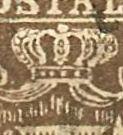 Op de onderrand van de kroon zijn 5 witte stippen zichtbaar. De rechtse buitenste parels van de originele zegels hebben een speciale langgerekte vorm.