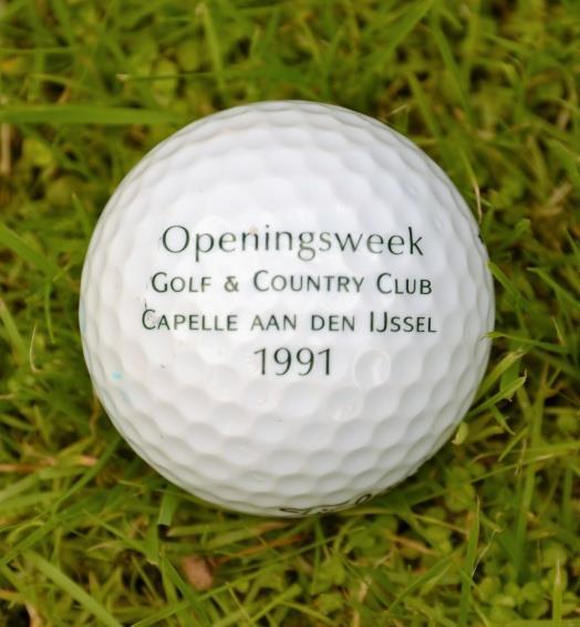 VOORWOORD Op 21 augustus 2011 bestond onze golfclub aan de s Gravenweg 20 jaar.