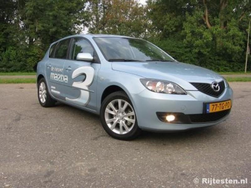 Arno Lommers 14 september 2006 Intro Mazda heeft haar meest succesvolle model een facelift gegeven om de concurrentie bij te kunnen benen.