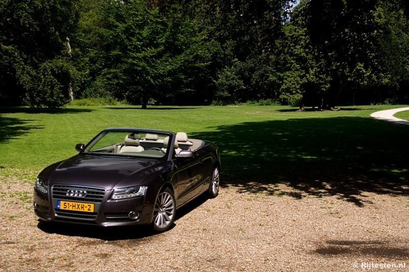 Macho De heren en dames van Audi zijn er met deze nieuwe auto in geslaagd om een zeer fraaie cabriolet te ontwerpen.