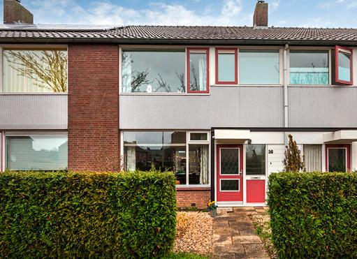 Lent Petuniastraat 56 Een perfect gelegen vrijwel geheel gemoderniseerde zeer ruime tussenwoning in oud-lent.