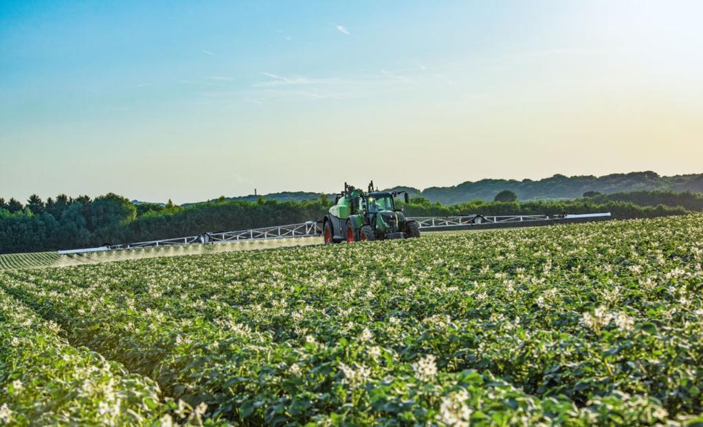 Op de Varioterminal ziet u, overzichtelijk over 3 schermen verdeeld, de status van de afzonderlijke secties en van de Rogator 300, de kaart met het reeds bewerkte oppervlak en de actuele