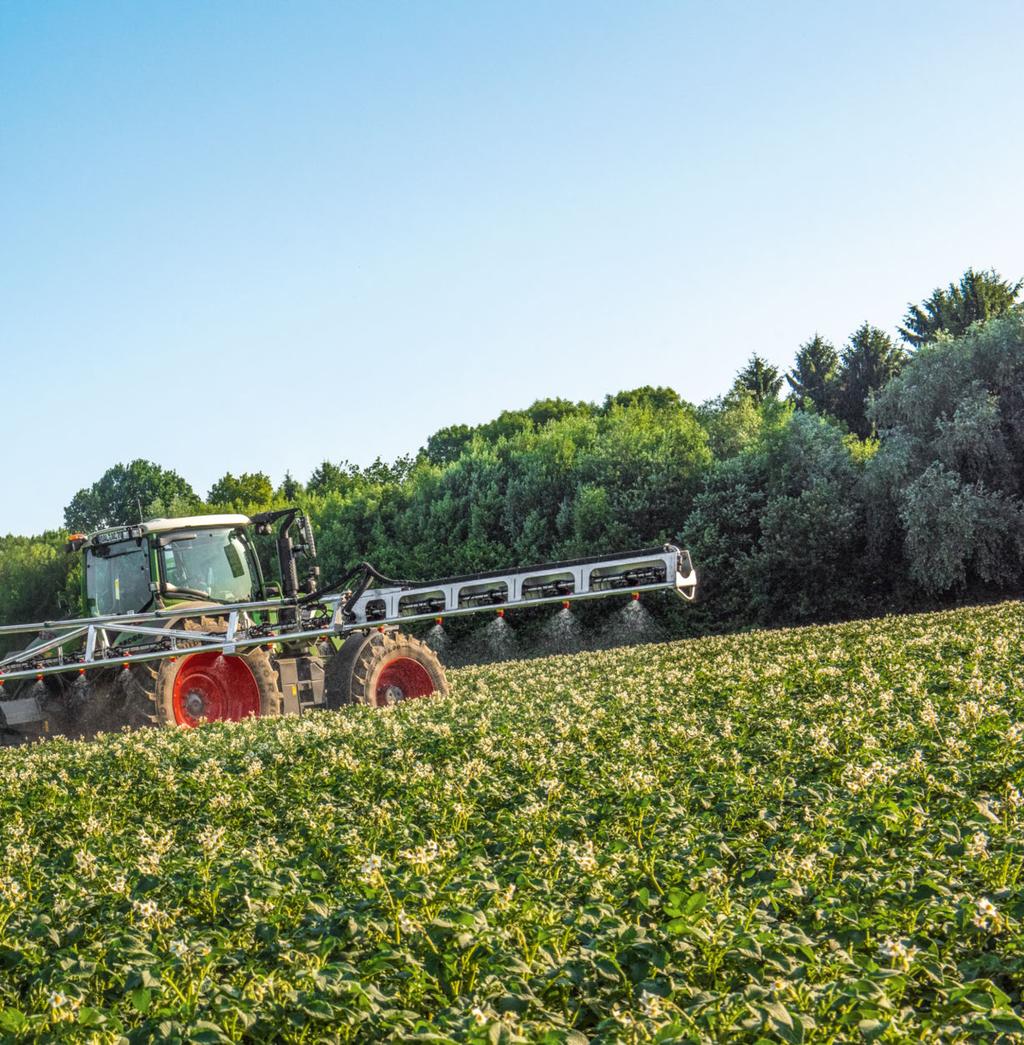 De getrokken Fendt Rogator 300 voldoet aan alle eisen die u als klant aan een moderne getrokken veldspuit stelt.