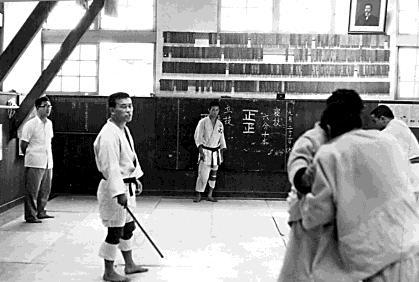 Van zijn 15 de tot zijn 19 de maakte Chris veel wedstrijden tegen diverse bekende judoscholen als Muilwijk - Dordrecht, V.d. Velde - Rotterdam, Bontje - Den Haag.