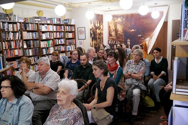 Programma s en projecten van de ELTE Vakgroep Neer landistiek 10 11 de Akárki/Elckerlijc literair avond in Írók Boltja 26 april 2018 Stefan Hertmans was te gast op de elfde