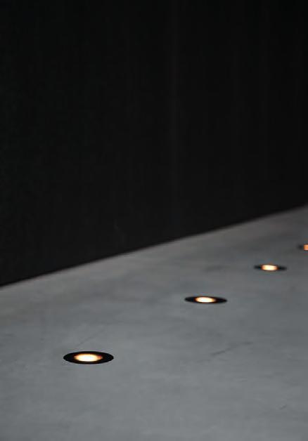 up in-line up in-line is een reeks van uplighters die verzonken in het vloeroppervlak wordt geïnstalleerd.
