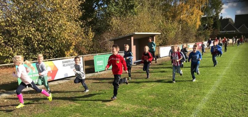 Eerst moesten er dozen verzameld worden, want die gingen de kinderen versieren tijdens de creamorgen. Iedereen mocht zelf verzinnen hoe hij/zij de doos wilde versieren.