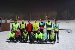 Bij het sneeuwoffensief begin dit nieuwe jaar gingen de echte die hards toch trainen! De thermometer wees -7 C aan. Dus gewapend met muts en handschoenen trokken w er op uit.