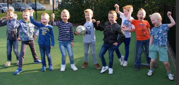 Iftin is blij dat De IJstijd open is en ook Danique, Vajèn en Roel eten in de lente graag een ijsje. Xavi wil lekker buiten fietsen. Lucas en Gerwin spelen in de lente graag buiten.