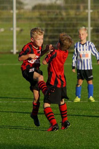 Ze letten even wat minder op, wat gerommeld voor onze goal. Ohhh spannend! Dan Teylingen, dan Quick Boys en dan oeps; eigen doelpunt van Dave. Wel een prachtig doelpunt zoals Dave later zelf zei.