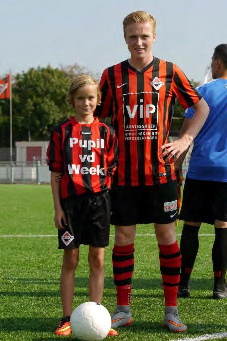 En daar kwam de redder in nood, Johan Souman. Deze Ter Leede scheidsrechter was direct bereid om de wedstrijd van Teylingen te fluiten en heeft dat heel goed gedaan. Enorm bedankt hiervoor!