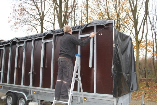 als die op hoogte staat. Stap 10: Maak het dak los.