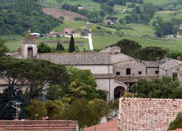 TE HUUR: APPARTEMENT IN CONVENTO SAN FRANCESCO (UMBRIË) In het zuiden van Umbrië, op de rand van het Tiber-dal, ligt tussen wijn- en olijfgaarden Lugnano in Teverina: een prachtig middeleeuws stadje