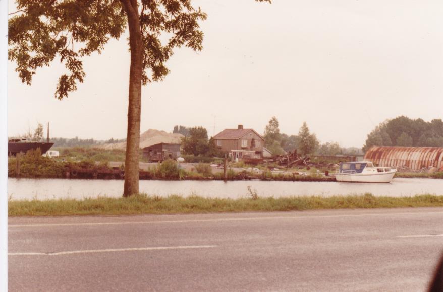 Het jacht is daarna gehellingd en door een scheepstimmerman werd er een nieuwe achterkant (kont) aan gezet.