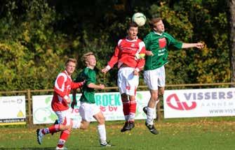 Tijdens het vangen van de bal sprong een speler van SCMH hem in de rug waardoor hij de bal los liet. Vervolgens kon de spits van SCMH de bal binnen schieten.