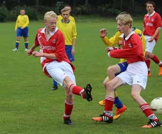 Hij dreigde vast te lopen, maar daar was een fijne steekpass naar Roel. Roel kwam vrij voor de keeper en zonder scrupules werd de keeper verslagen. Bij het tweede doelpunt heb je een lijstje nodig.