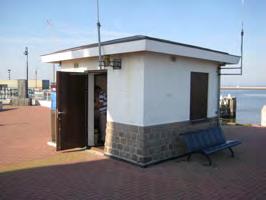 4.1.5 Harlingen Het getijstation in Harlingen bevindt zich in de haven op de boulevard. Op een diepte van -2.56m NAP loopt een pijp van het station naar zee.