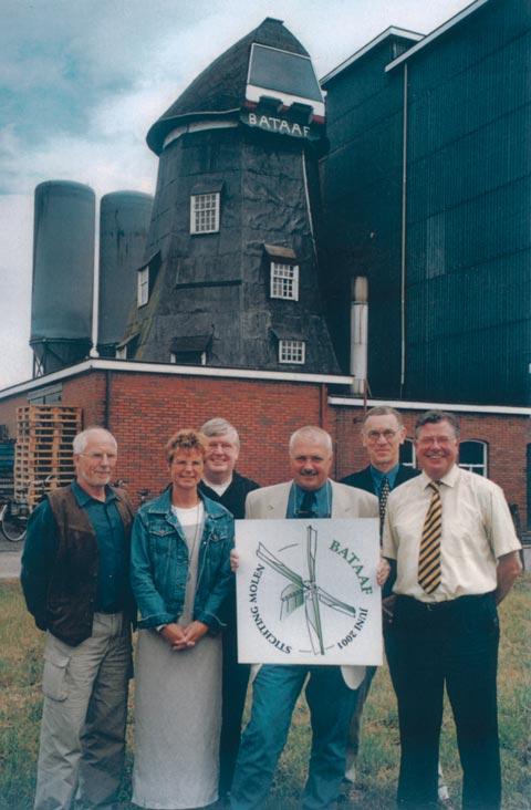 Bestuur Stichting Molen Bataaf Voorzitter : Penningmeester : Secretaris : Bestuurslid : Bestuurslid : Bestuurslid : de heer J.P. Donderwinkel A.