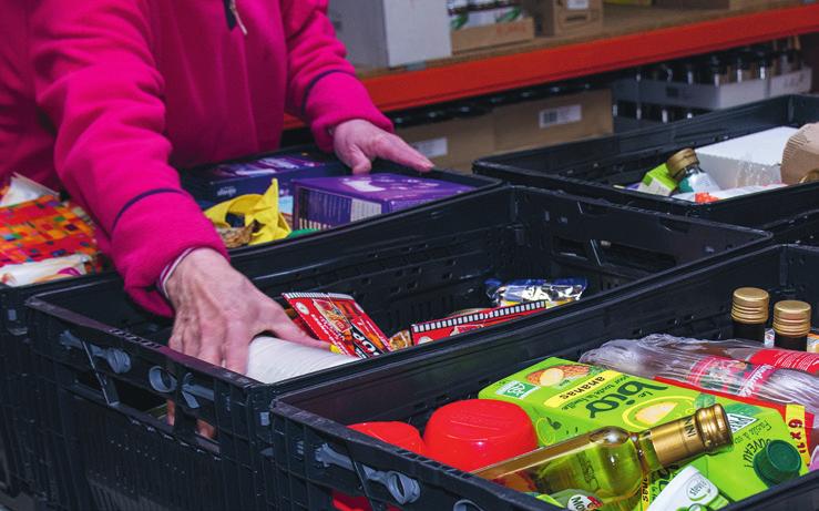 3. Voordelen voor 60 plussers Ouder worden, maar wel actief blijven. De NS, maar ook allerlei verenigingen (zoals de ANWB, de ANBO of omroep MAX) geven kortingen op reizen of uitjes.