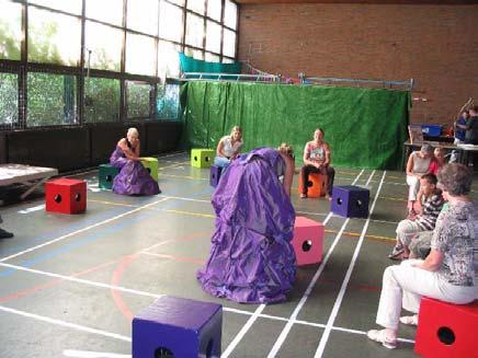 In de werkplaats lieten de mensen van HHA, Hobbyclub Houtbewerking Arbeidsongeschikten, zien wat ze allemaal hadden gemaakt.