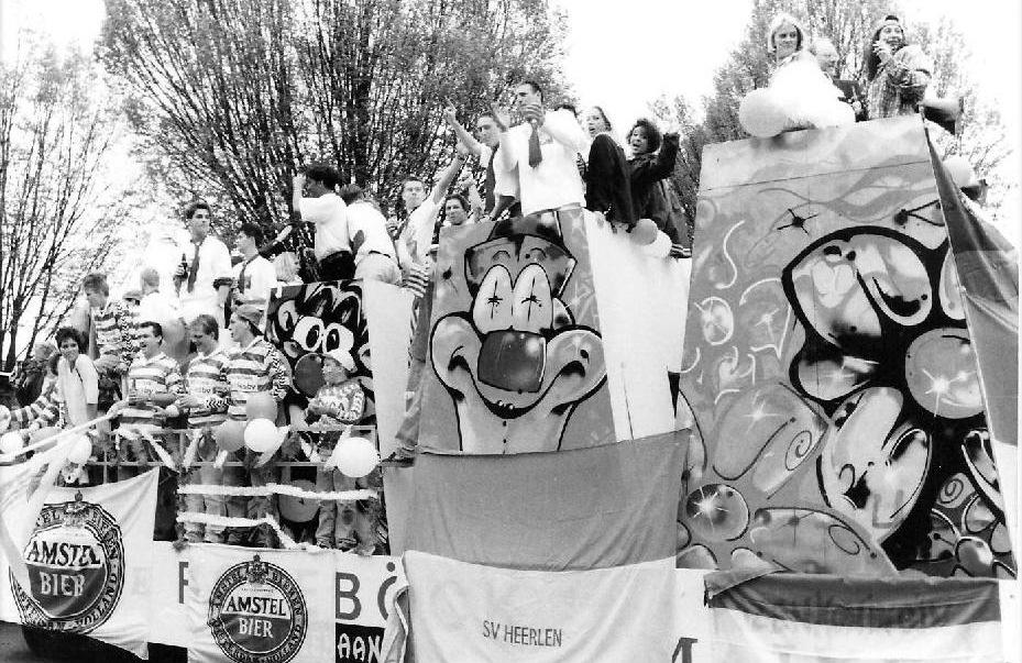 Voetbalgala Heerlen Tijdens het voetbalgala van de gemeente Heerlen werden afgelopen zaterdag 11 juni 1994 diverse