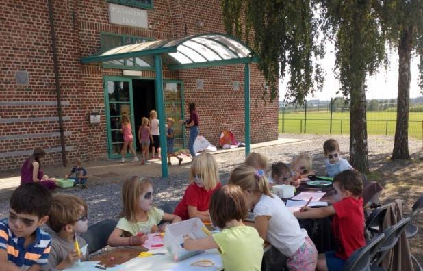 Vakantieaanbod Infrastructuur Speelplein De Leeuwtjes vond dit jaar plaats in basisschool t Populiertje voor kleuters en in Zonnig Leven voor lagere schoolkinderen. Er waren 27 speelpleindagen.