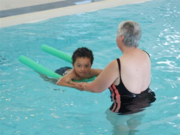 Watergewenning voor peuters & zwemschool voor kleuters Traditiegetrouw organiseert de sportdienst tijdens de herfstvakantie drie dagen watergewenning voor peuters en zwemschool voor kleuters.