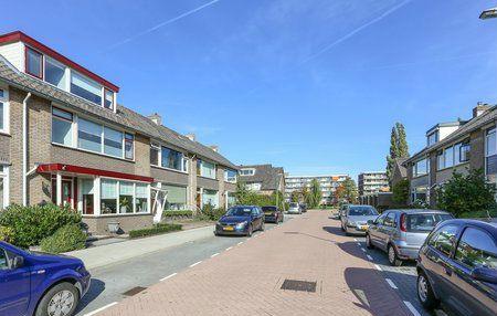 Perceeloppervlakte : 144 m² Woonoppervlakte : 122 m² Bouwjaar/-periode : 1964 Kijk