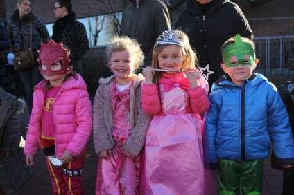 Kleuters vieren carnaval met De Bollekes Op woensdag 27 februari vierden onze kleuters samen met