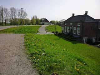 Figuur 4.3 Karakteristieke boerderijbouw langs de Rijn bij Kesteren. 4.1.