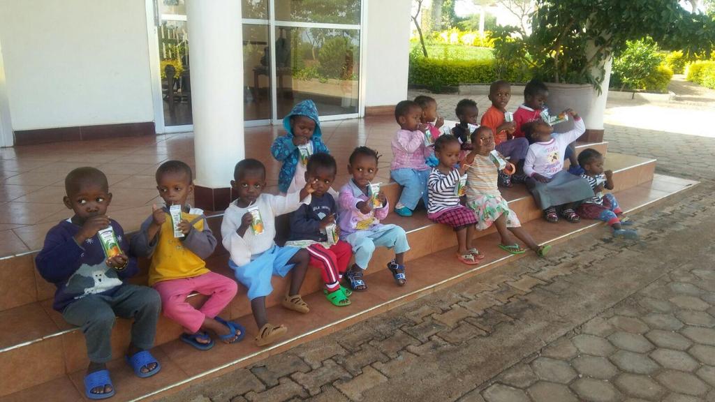1. Inleiding In de vorige jaarverslagen is reeds uitgebreid geschreven over het ontstaan en de opbouw van het Cornel Ngaleku Children Centre (CNCC).