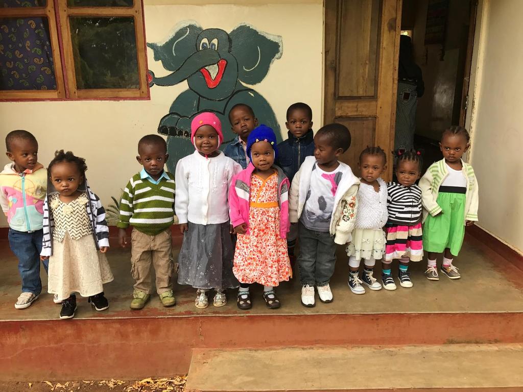 2. Doelgroep en selectie Het Cornel Ngaleku Children Centre is opgericht om jonge weeskinderen en andere kwetsbare kinderen van 0 tot 7 jaar op te vangen.